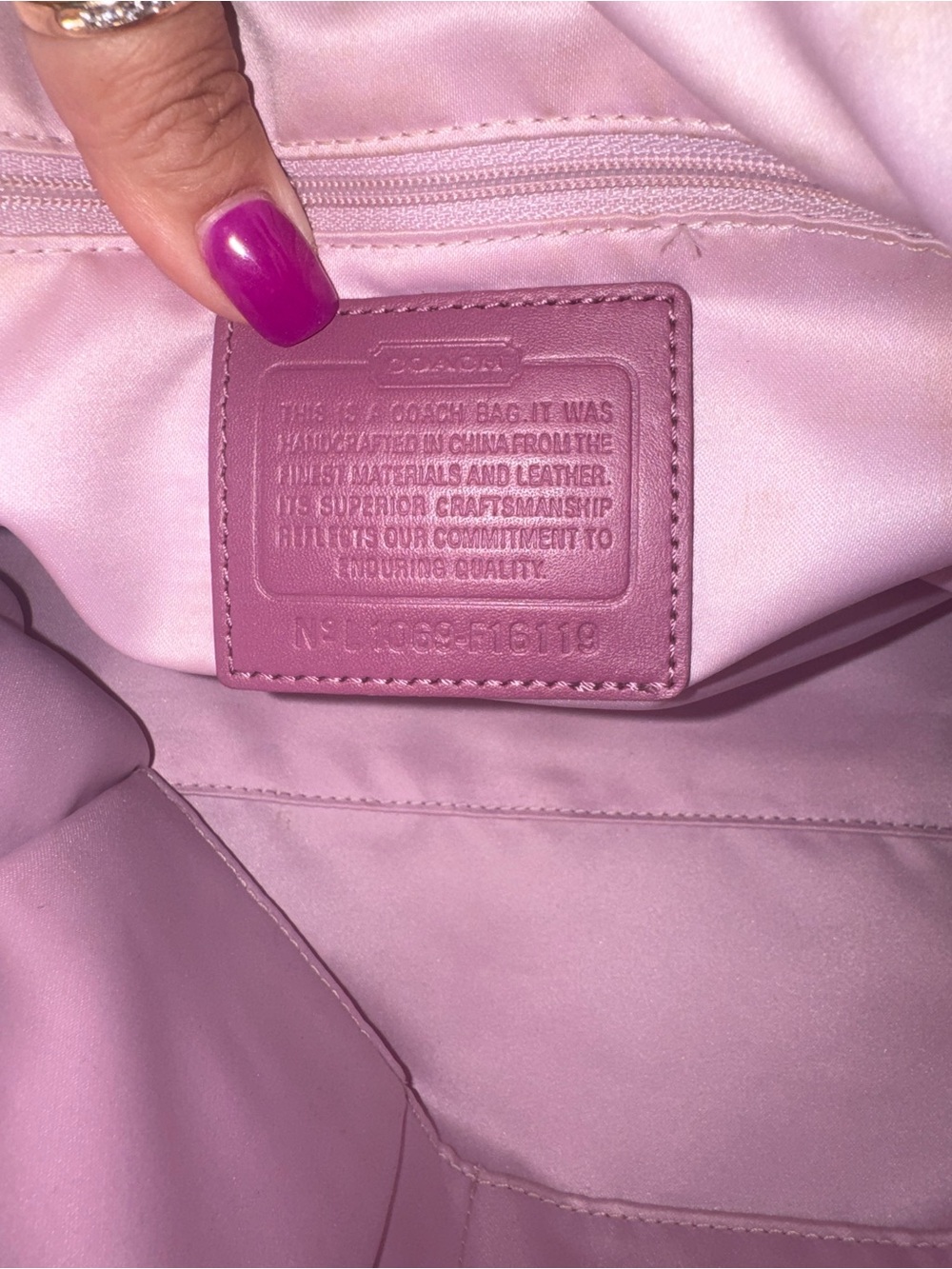 Like NEW Coach Beige Signature Satchel with Deep Lavender Trim - PRETTY 💖 - Picture 4 of 9